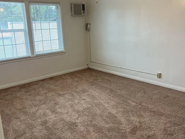 500 N Los Robles Ave — Photo 10