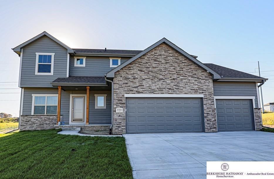 1st image of 4704 N 186th St