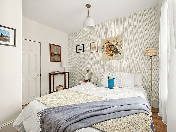 5th image of 411 15th St APT M