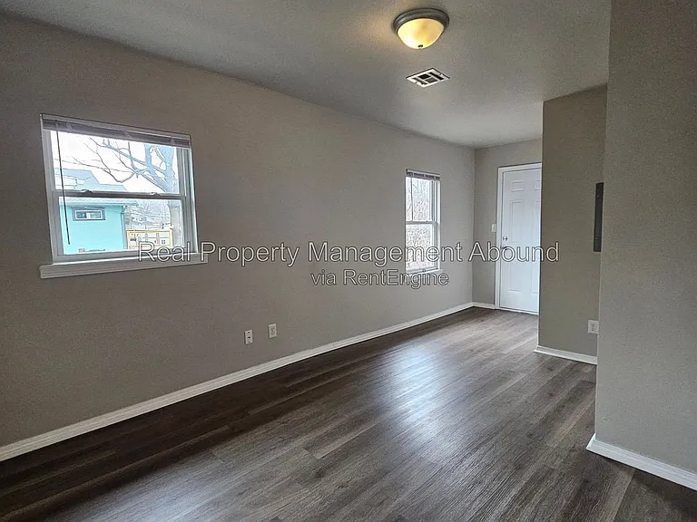 727 S Olympia Ave — Photo 30