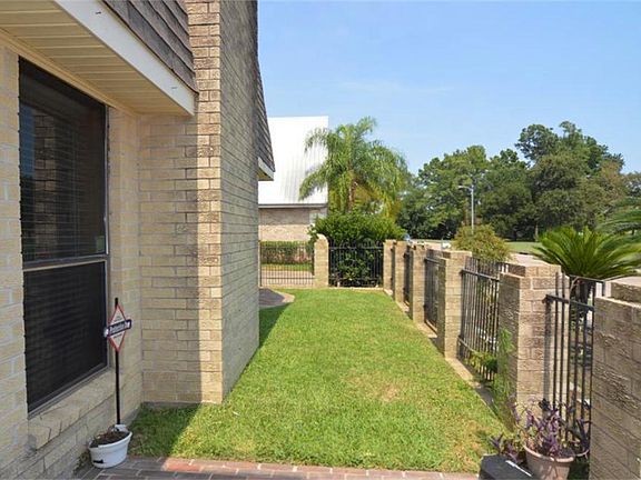 4th image of 2462 Country Club Dr