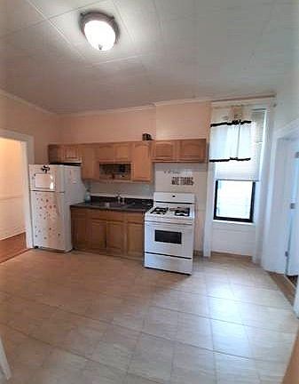 3rd image of 3 Essex St #3L