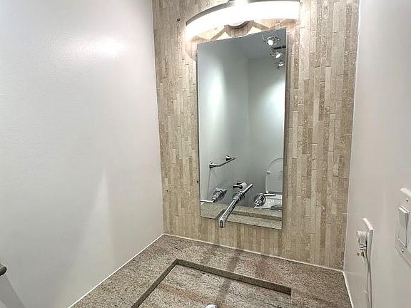 3rd image of 3143 Eakin Park Ct