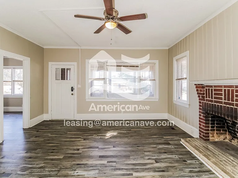 9228_005_wm_-_living_room_13589538.jpg