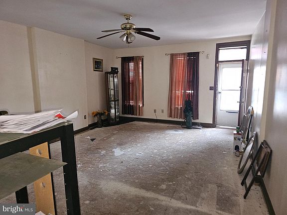 4th image of 921 N Lombard St