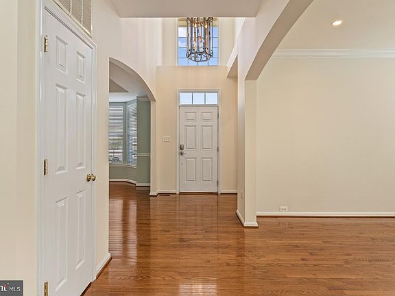 5th image of 6124 Michener Dr