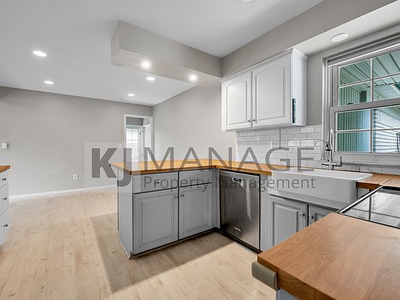 2nd image of 42270 Ladywood Dr