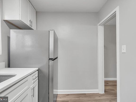 5th image of 5005 Roseld Ct