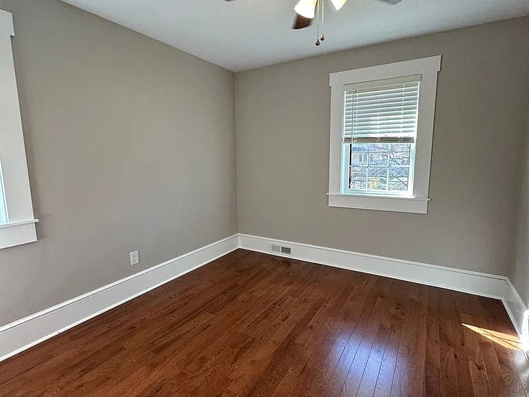 2754 Indianola Ave — Photo 11