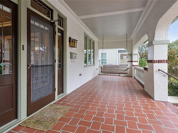 5th image of 12 Fontainebleau Dr