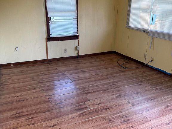 4th image of 135 Whitney St