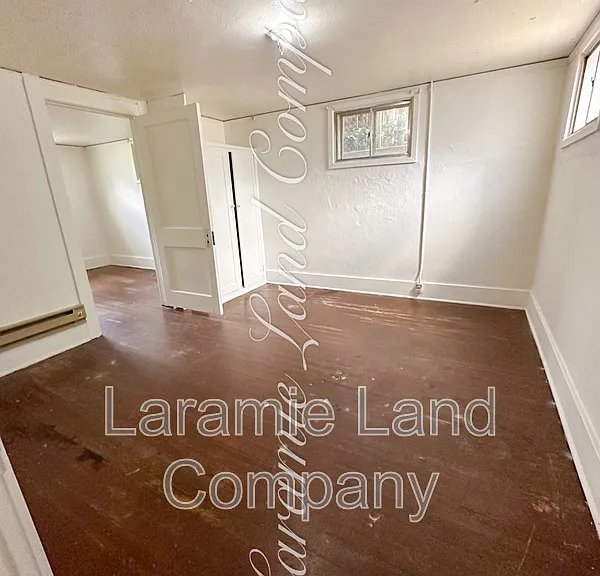 817 E University Ave — Photo 9