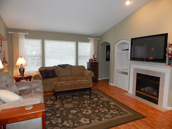 4th image of 1589 Hartsburg Ln