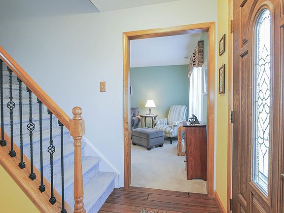 3rd image of 502 Hilltop Dr