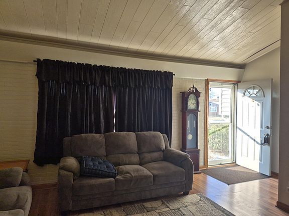 3rd image of 1115 N Oakwood Ave