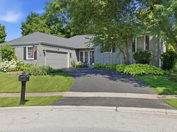 1483 Pebblestone Cv, Wheaton, IL 60189