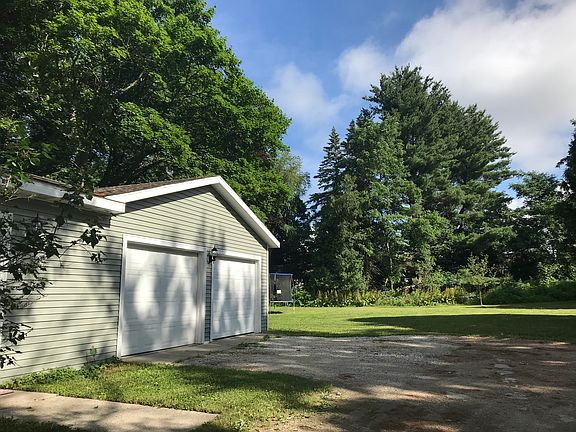 5th image of 1351 W Lake Dr
