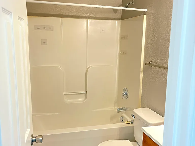 105 Roland Dr — Photo 16