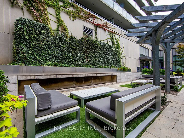 775 King St W #514 — Photo 26