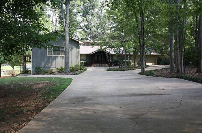 House.Driveway.Parking