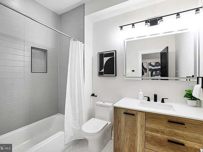 616 NW Kenyon St NW #3 — Photo 8
