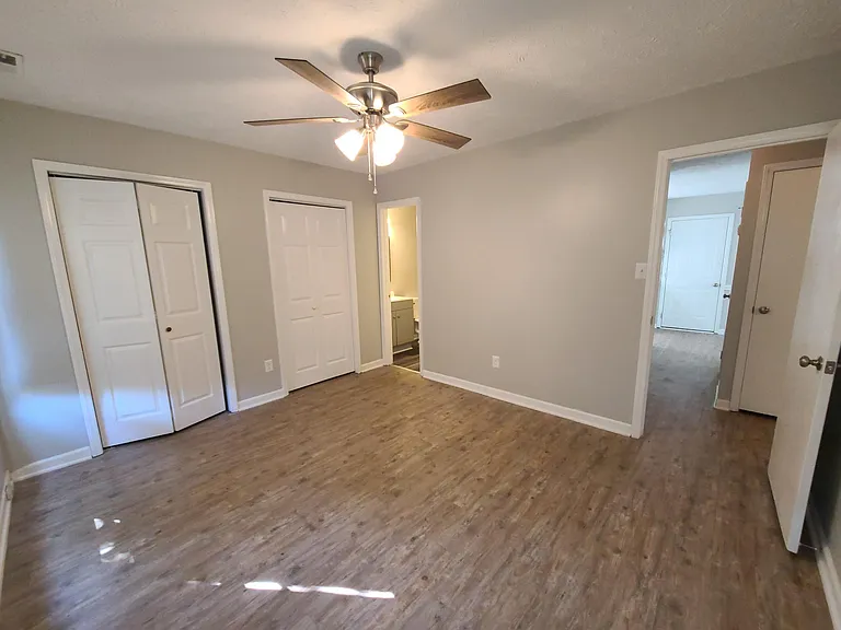 533 Hollyberry Ln — Photo 21