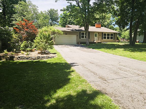 4th image of 705 Lake Park Rd