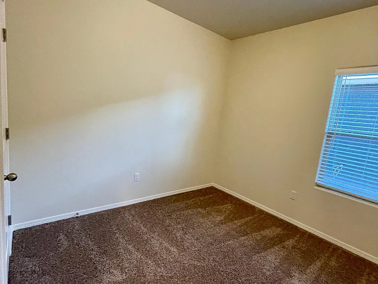 7165 Meridian St — Photo 19