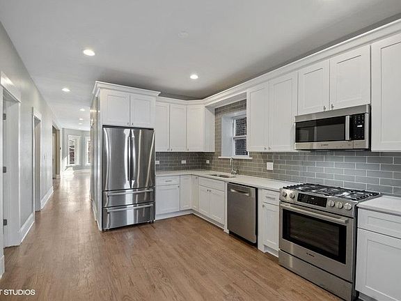 2nd image of 4442 N Maplewood Ave #1