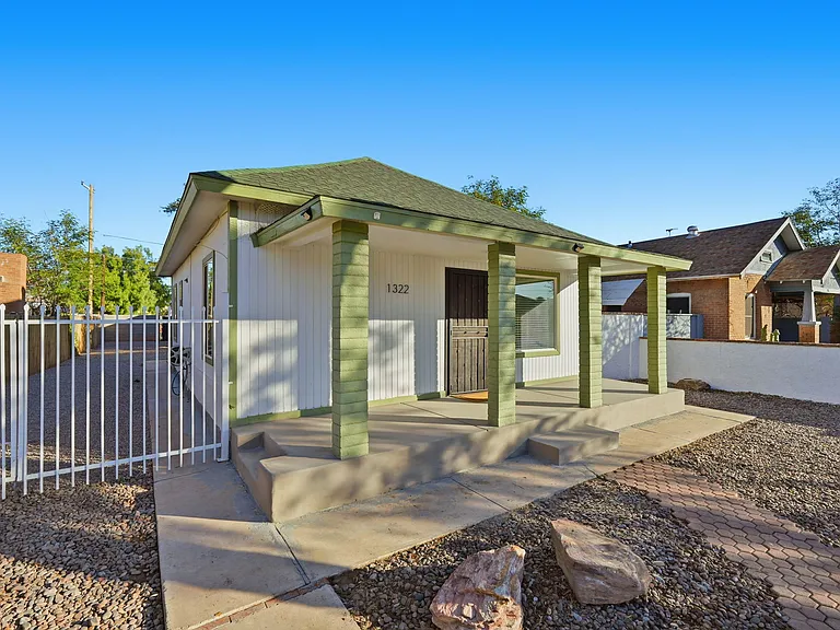 1322 W Taylor St — Photo 2