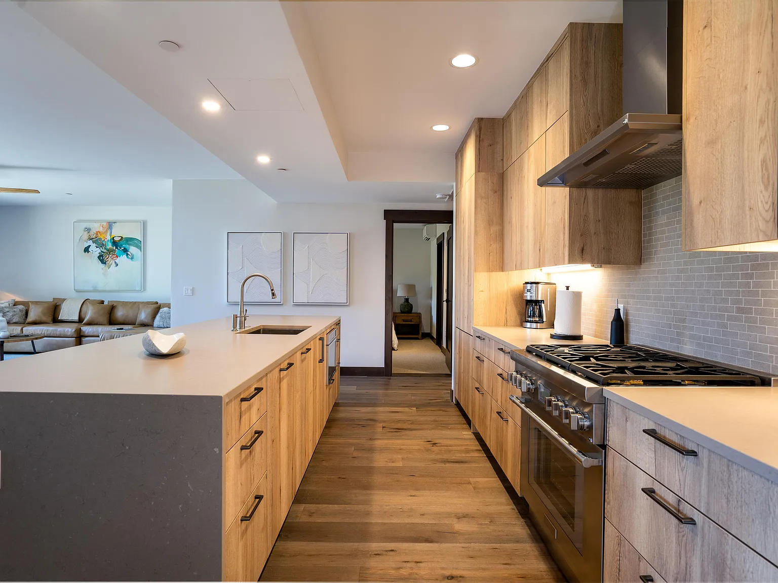 3 bed, 2310 sqft, $17,000 — Photo 4