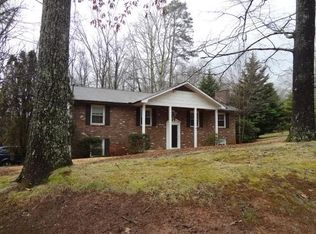 1001 W Outer Dr, Oak Ridge, TN 37830