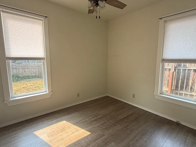 612 N Pacific St — Photo 12