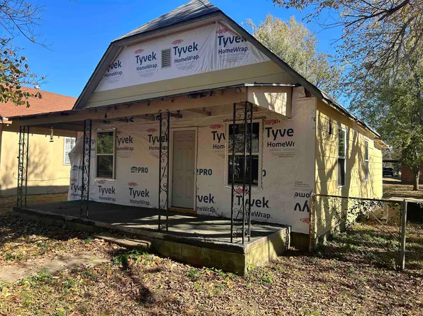 812 N 4th St, Arkansas City, KS 67005