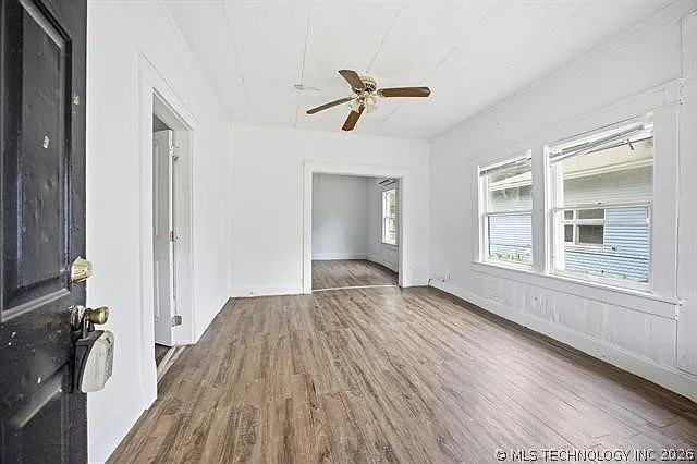 908 N Collins Ave — Photo 2