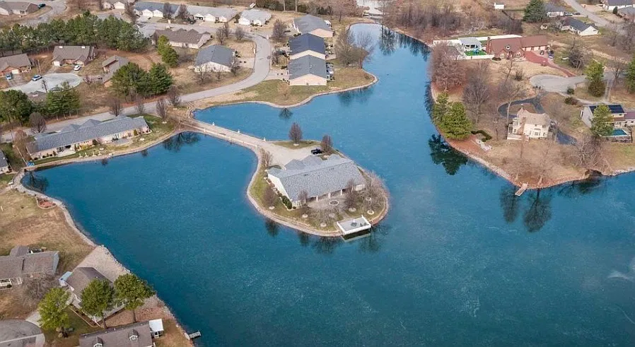 633 Lake Harbor Dr