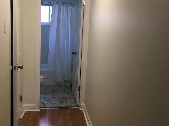 5th image of 6109 N Seeley Ave #G