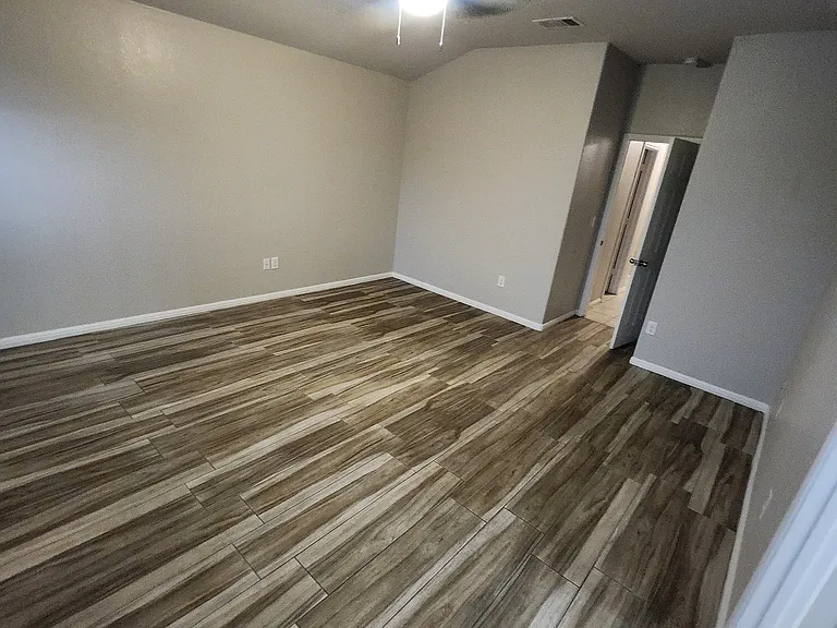 18519 Bandelier Dr — Photo 11