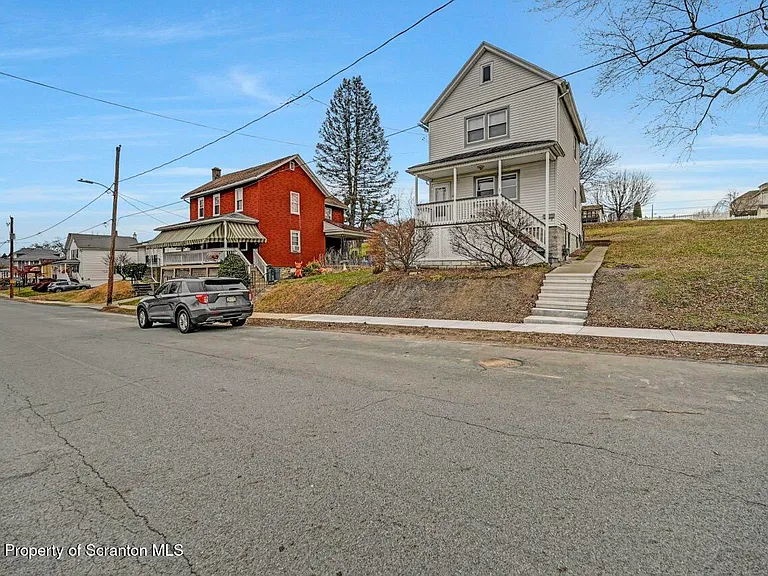 2725 Cedar Ave — Photo 11
