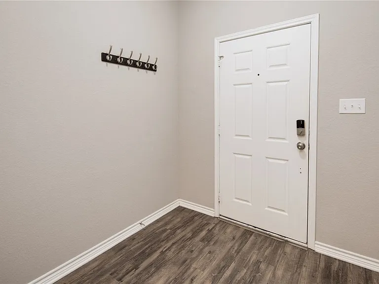 3433 Summerway Dr — Photo 4