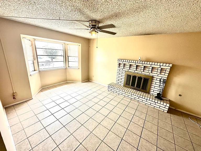7505 Acapulco Ave — Photo 14