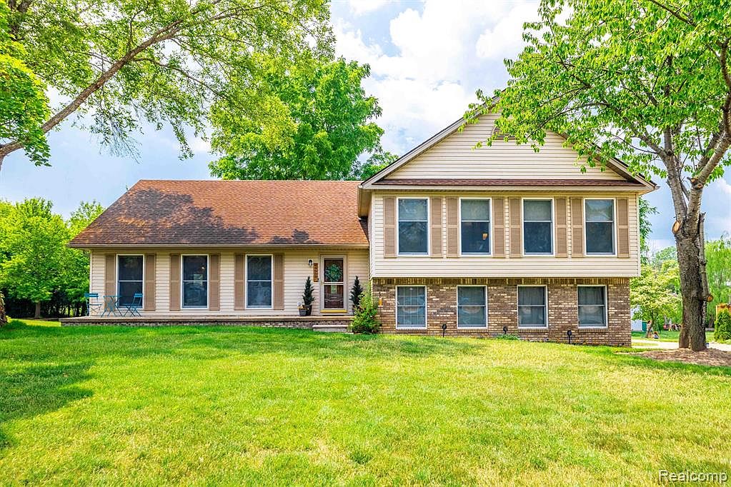 24552 Halley Crescent Dr, Grosse Ile, MI 48138 MLS 20230081618 Zillow