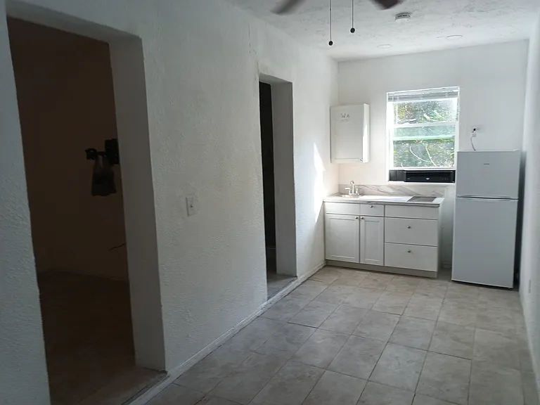 1231 Sunset Point Rd — Photo 7