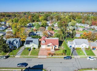 185 Midfield Rd, Colonia, NJ 07067