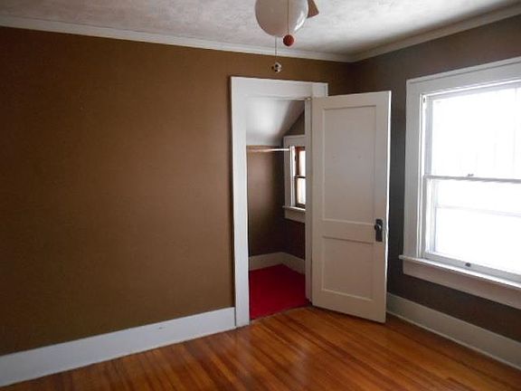 5th image of 812 E 5th Street