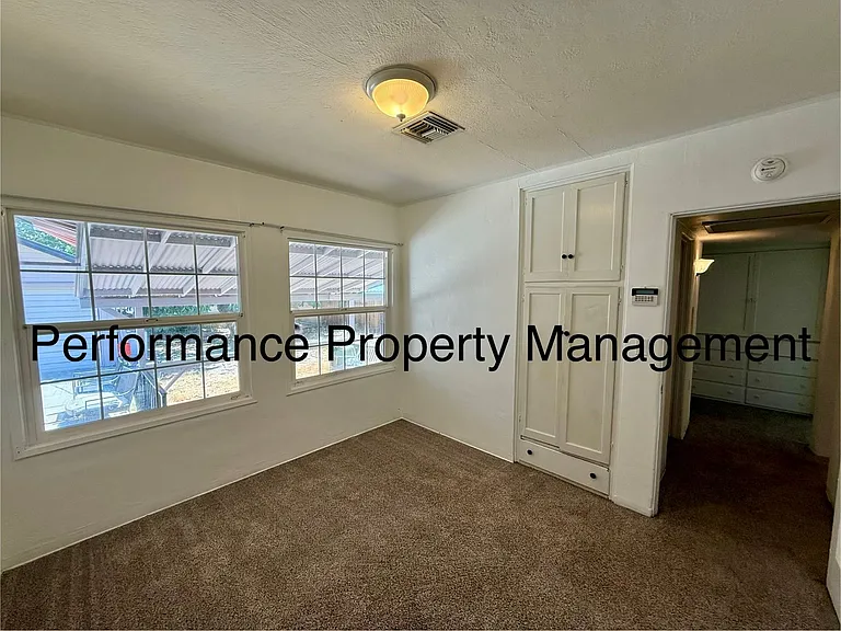 121 Bedford Way — Photo 8