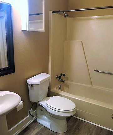 5th image of 902 W Hickory St Unit 4