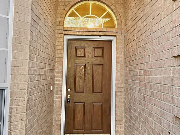 2nd image of 320 Mesquite Hill Dr