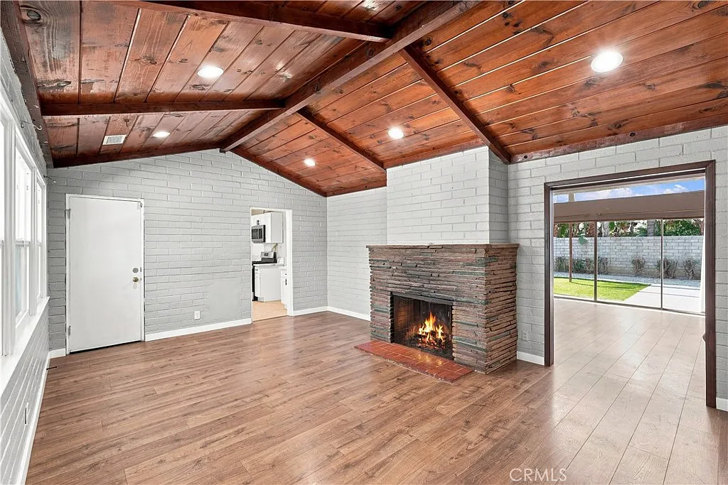 3 bed, 1679 sqft, $4,200 — Photo 4