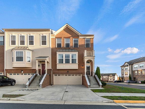 Brick front 3 story townhouse